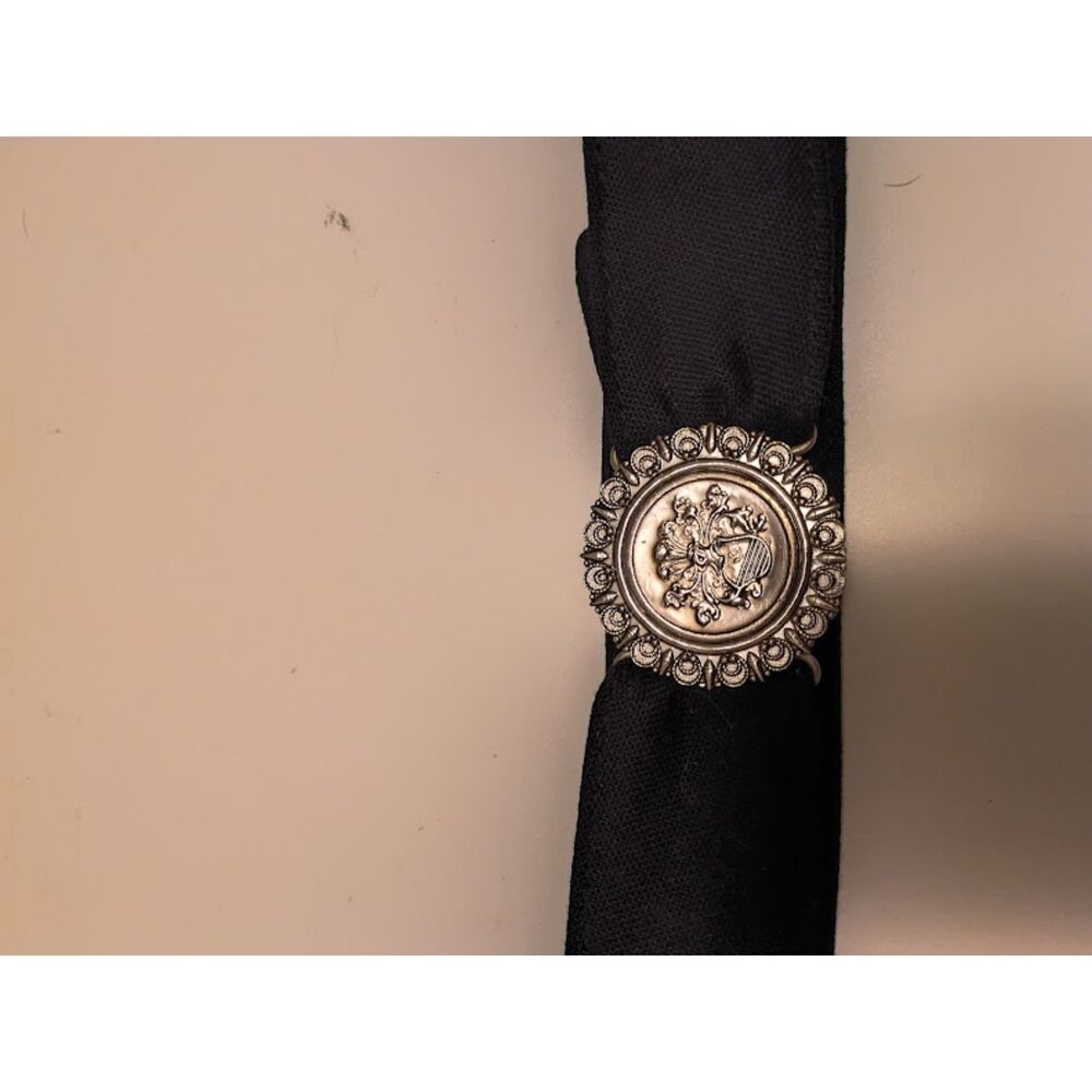 Darling Belt with a Vintage Crest design buckle